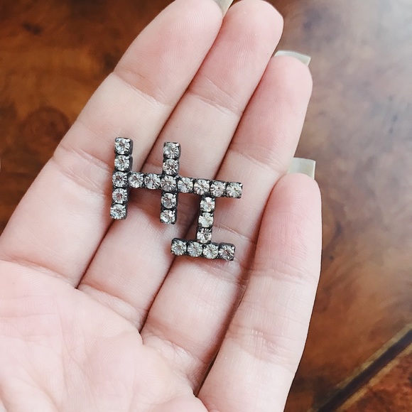 Vintage “HI” Rhinestone Brooch - Picture 3 of 8